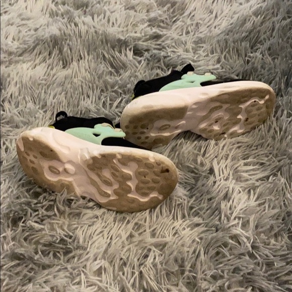 Nike - Picture 3 of 4